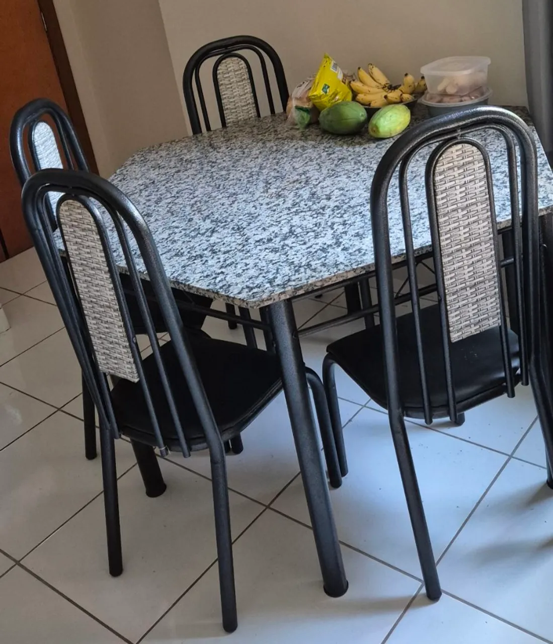 Mesa de jantar com 6 cadeiras
