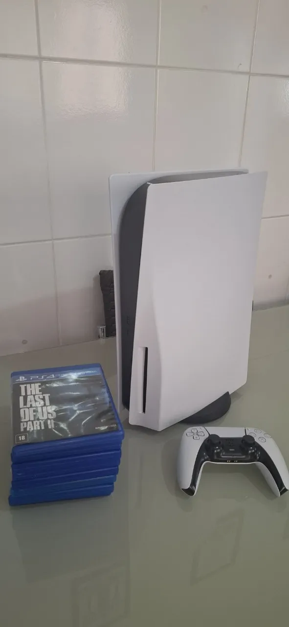 PS5 com Leitor de Disco + 8 Jogos