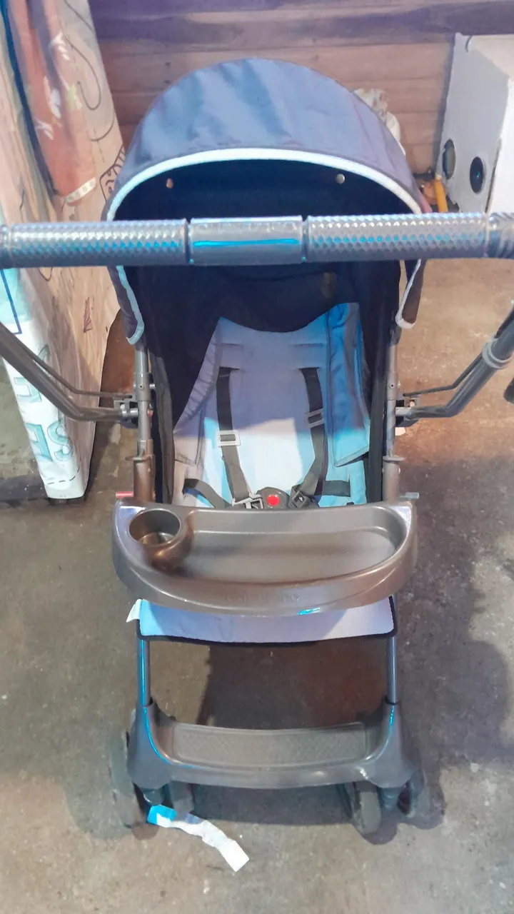 Carrinho de bebê usado