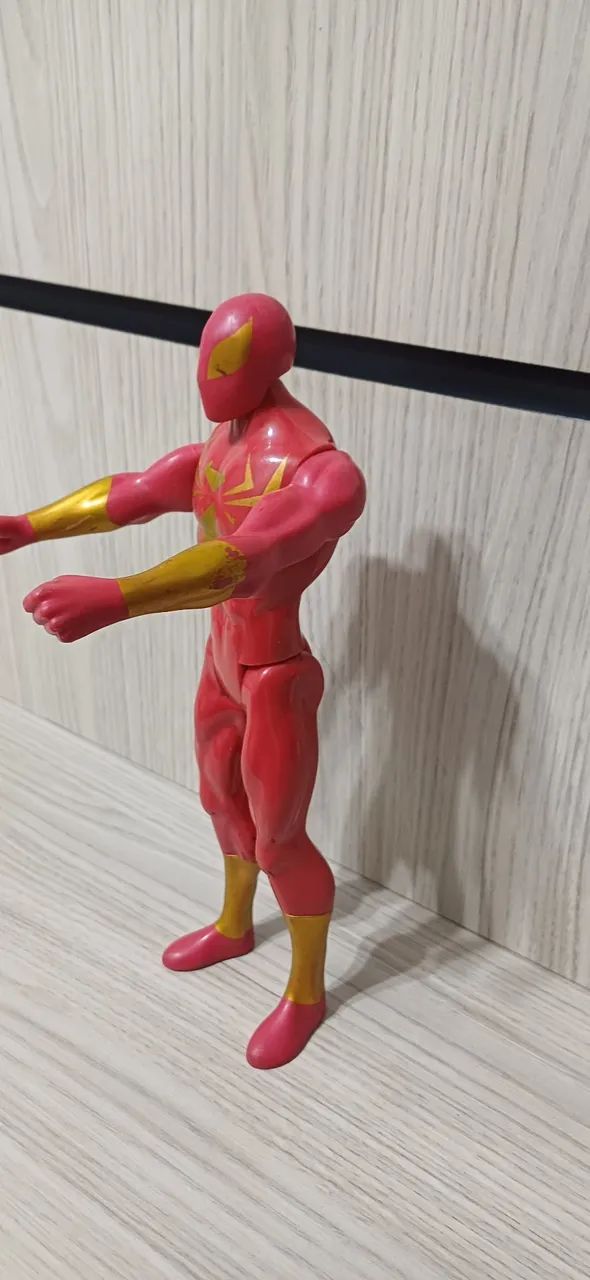 Boneco Homem-Aranha Vermelho e Dourado - Foto 5