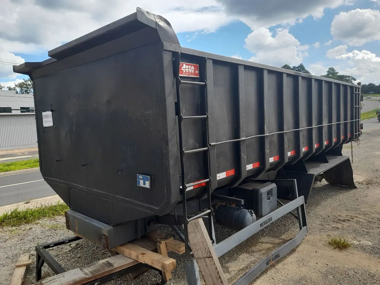 Caçamba Truck 16 m3 toda nova