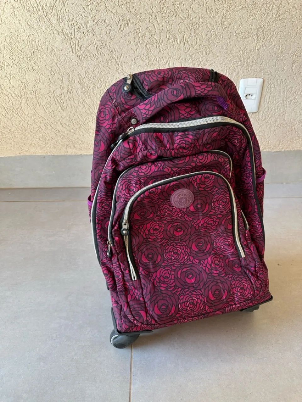 Mochila de rodinhas floral 