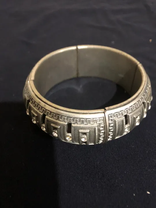 Pulseira de metal com strass