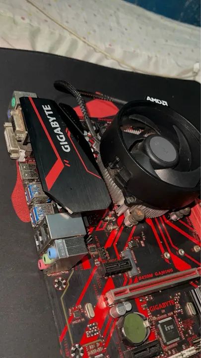 Placa-mãe Gigabyte AMD B-450M Acompanha processador ryzen 5500 - Foto 2