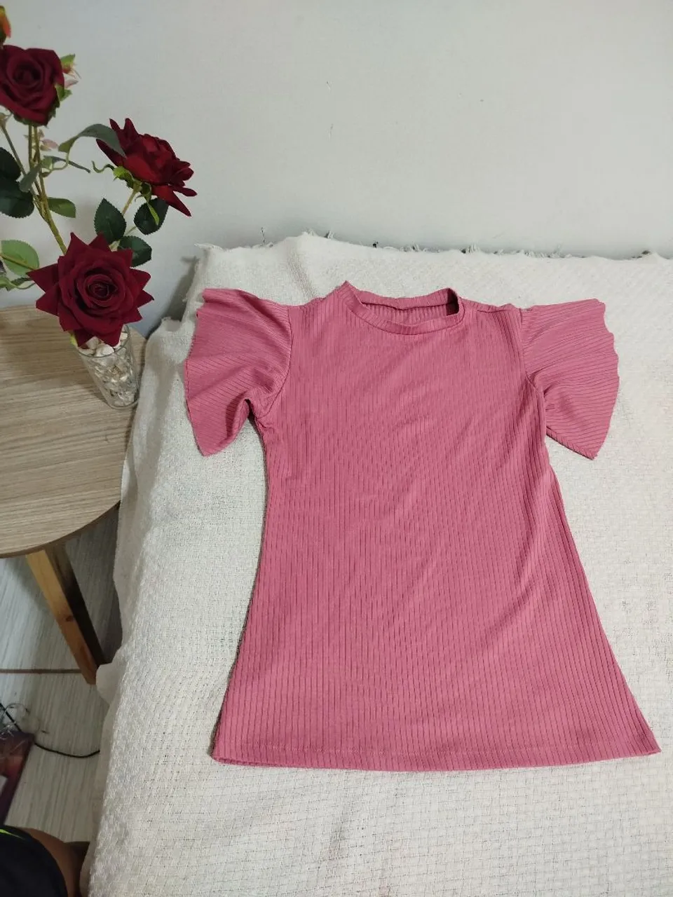 Vestido Rosa com Detalhes nas Mangas
