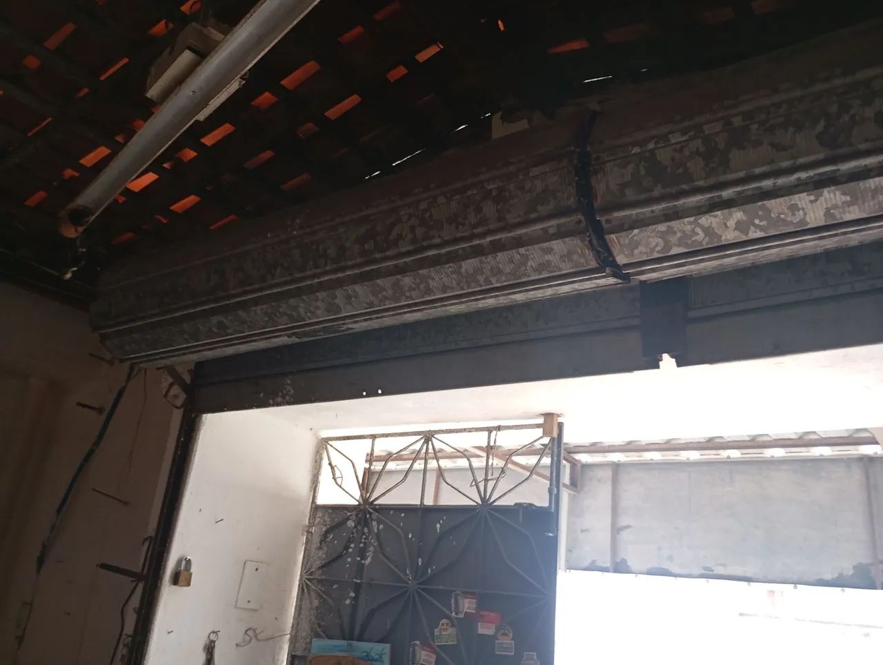 Porta de aço para garagem - Foto 2