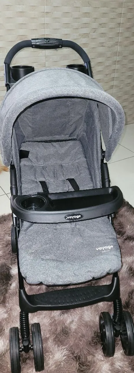 Carrinho de Bebê Voyage Jobim Cinza
