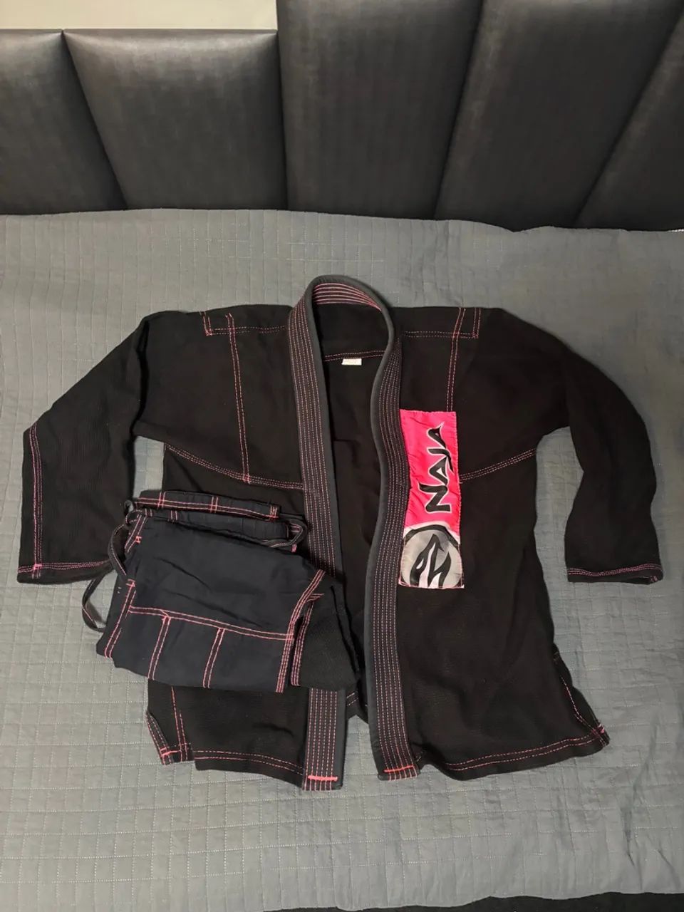 Kimono naja preto a0 e rosa seminovo
