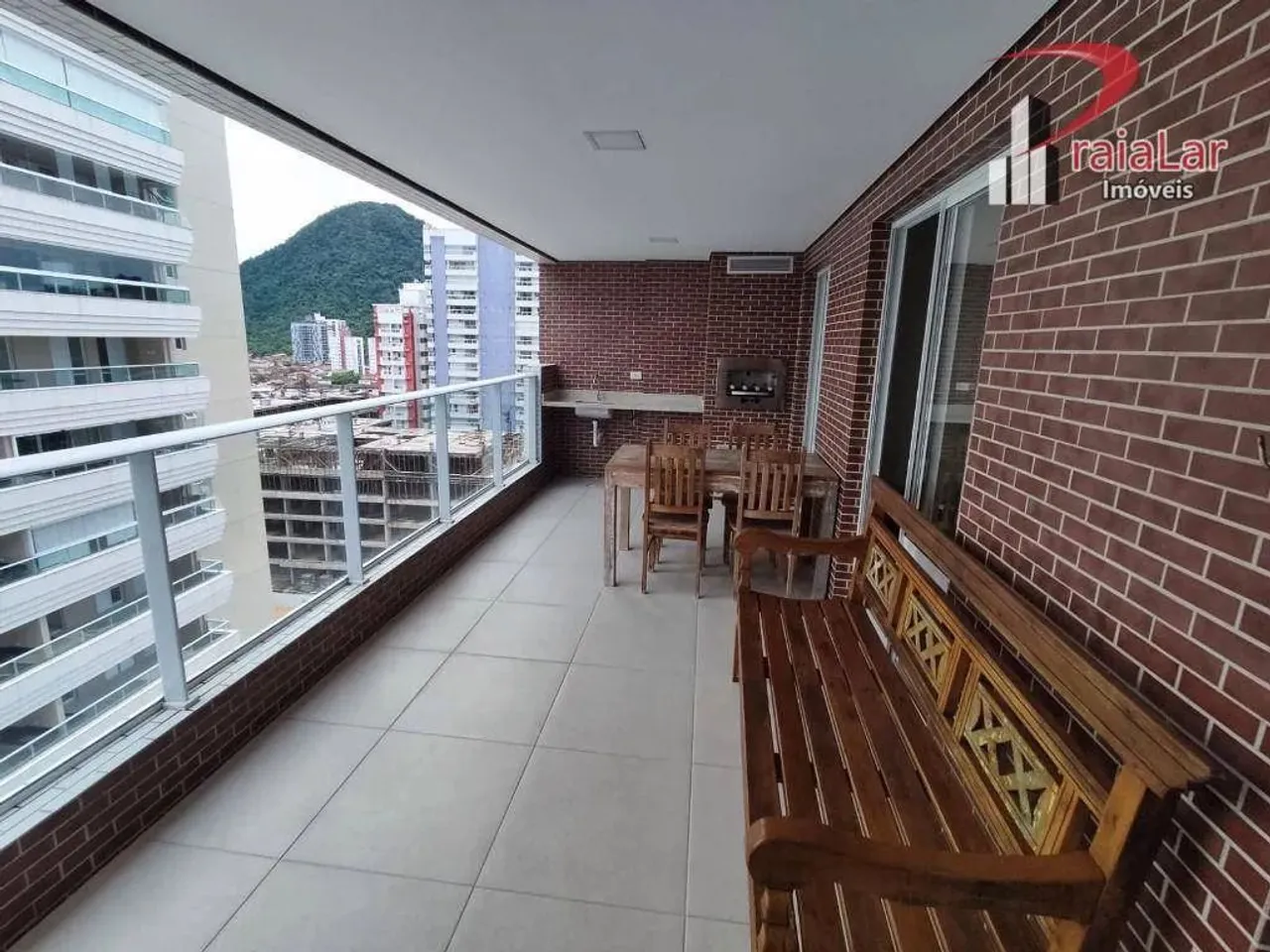 Apartamento em Praia Grande com 3 Dormitórios Canto do Forte