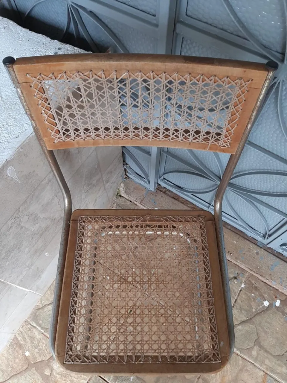 Vendo essa cadeira (usada, com algumas avarias).