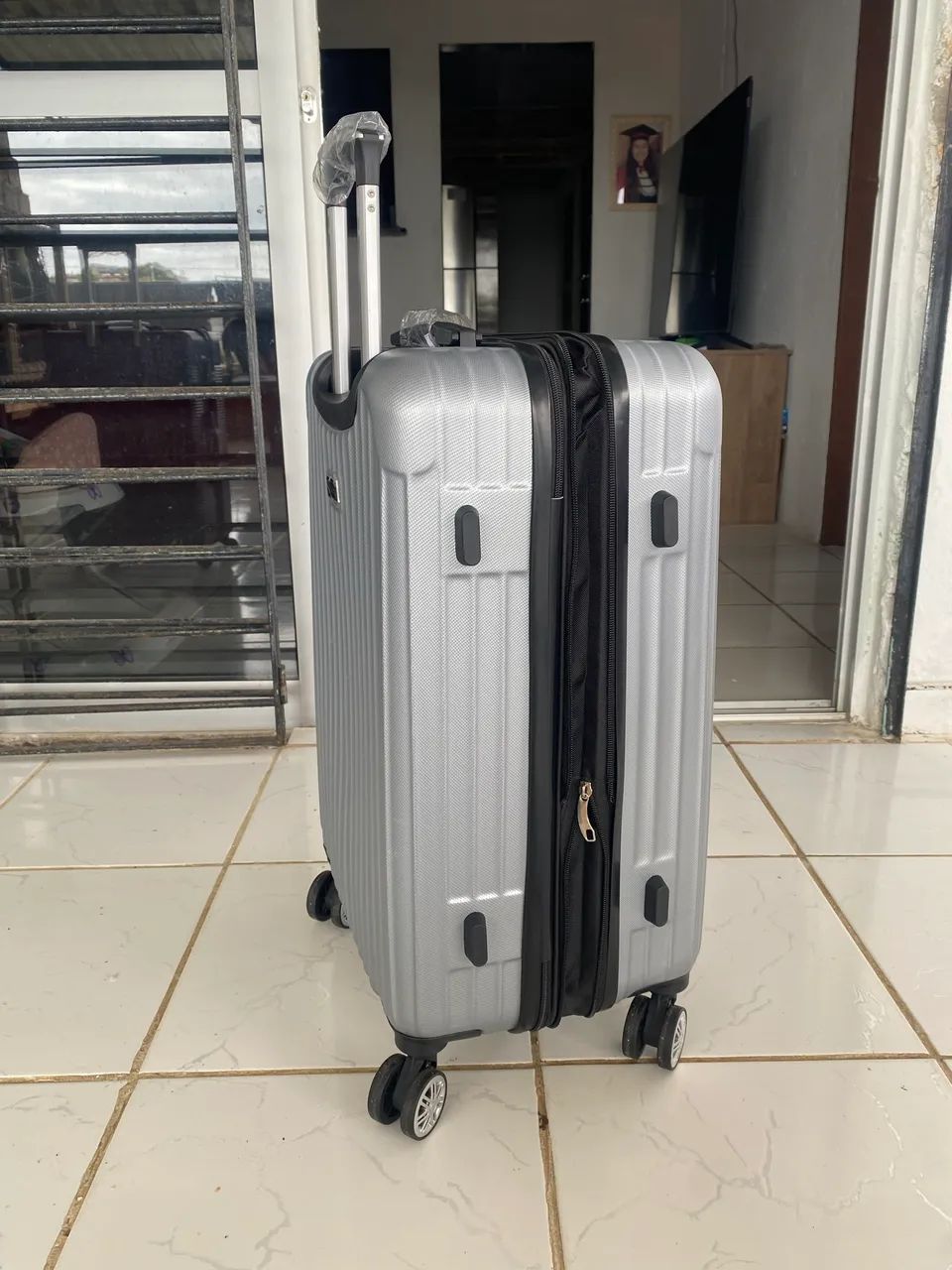 Mala de Viagem 23Kg cor prata Nova  - Foto 2