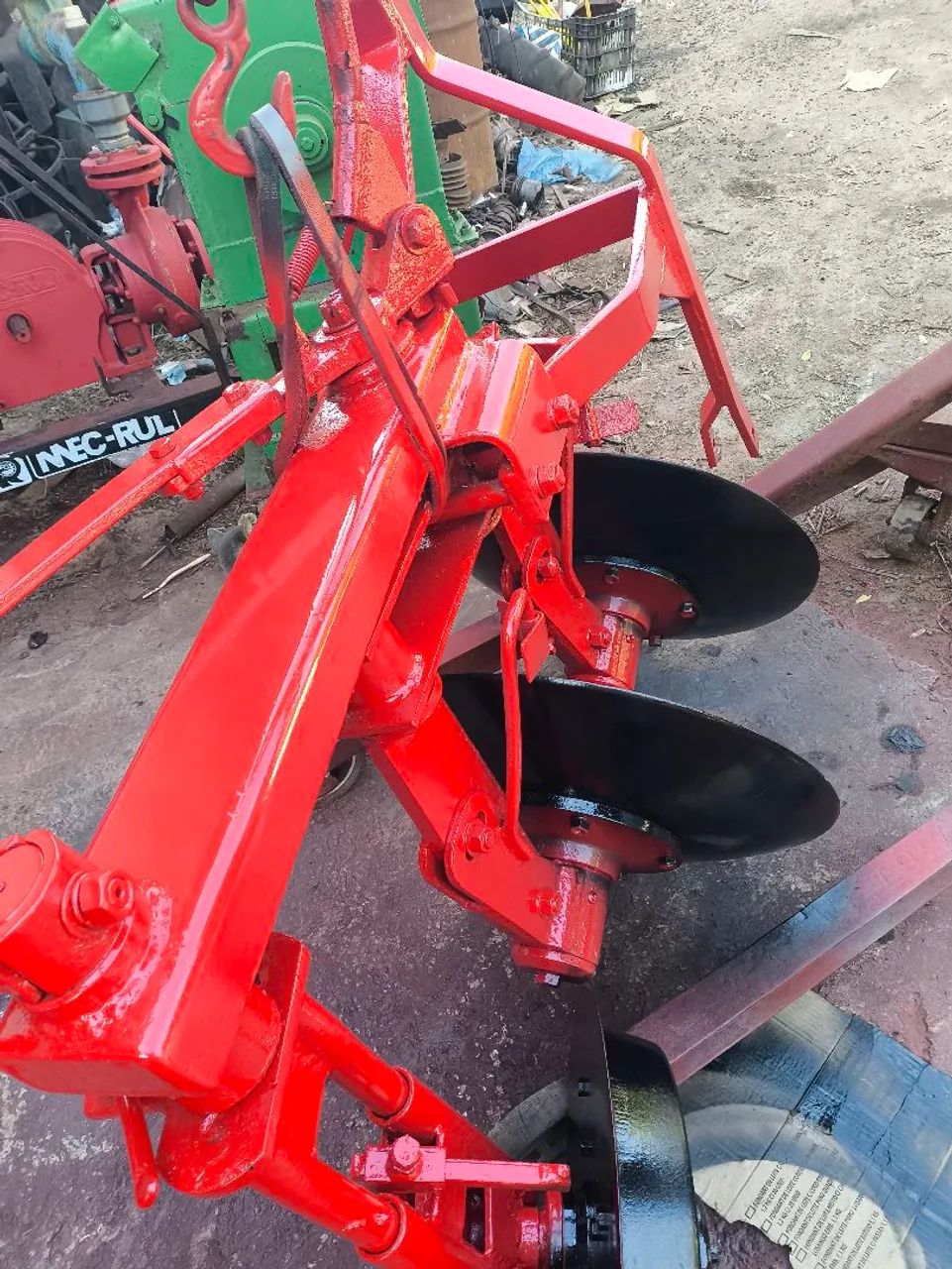 Arado de 2 discos pra trator 2900 - Foto 2