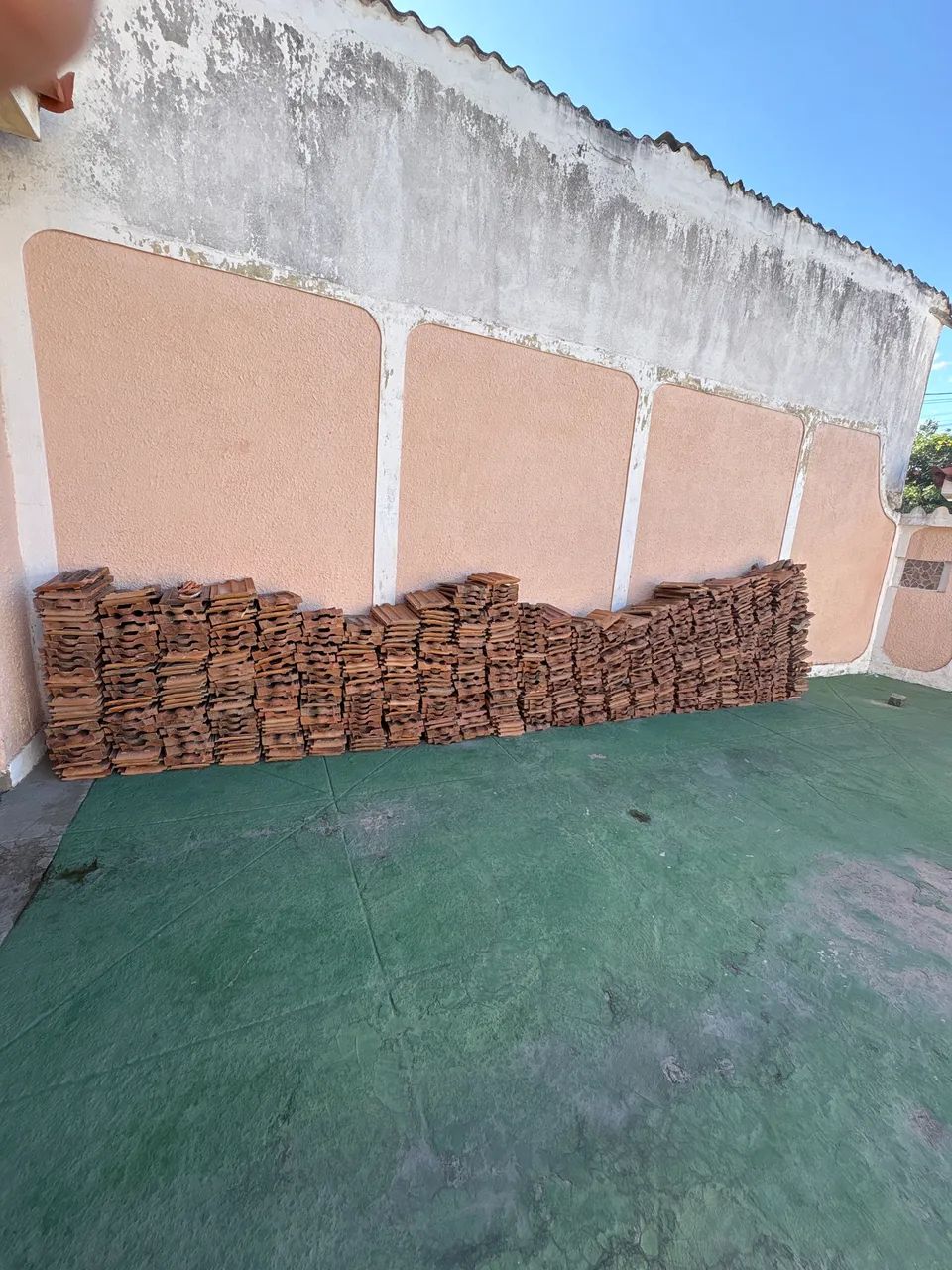 Lote de Telhas Francesas (Aproximadamente 400)