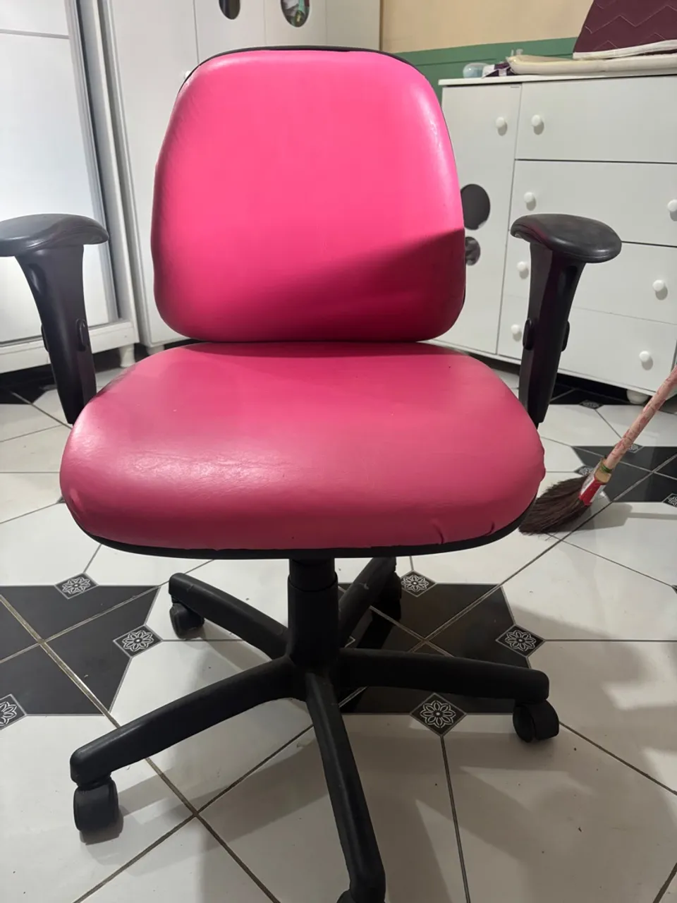 Cadeira de Escritório Rosa com Rodinhas