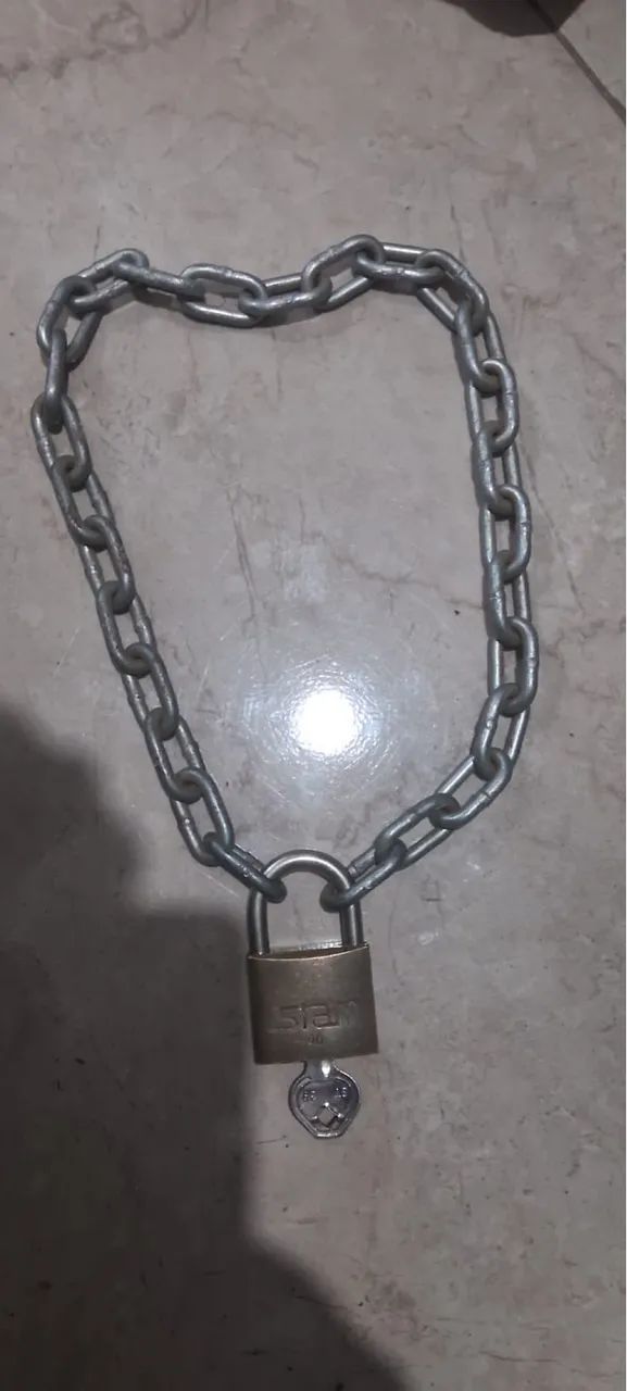 Cadeado com chave e corrente 60cm