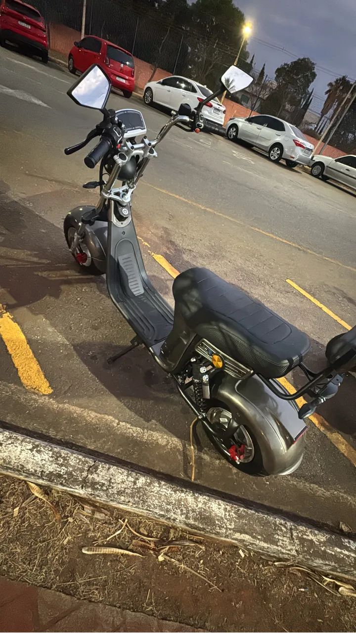 Vendo scooter 3000w 2025 com Bluetooth