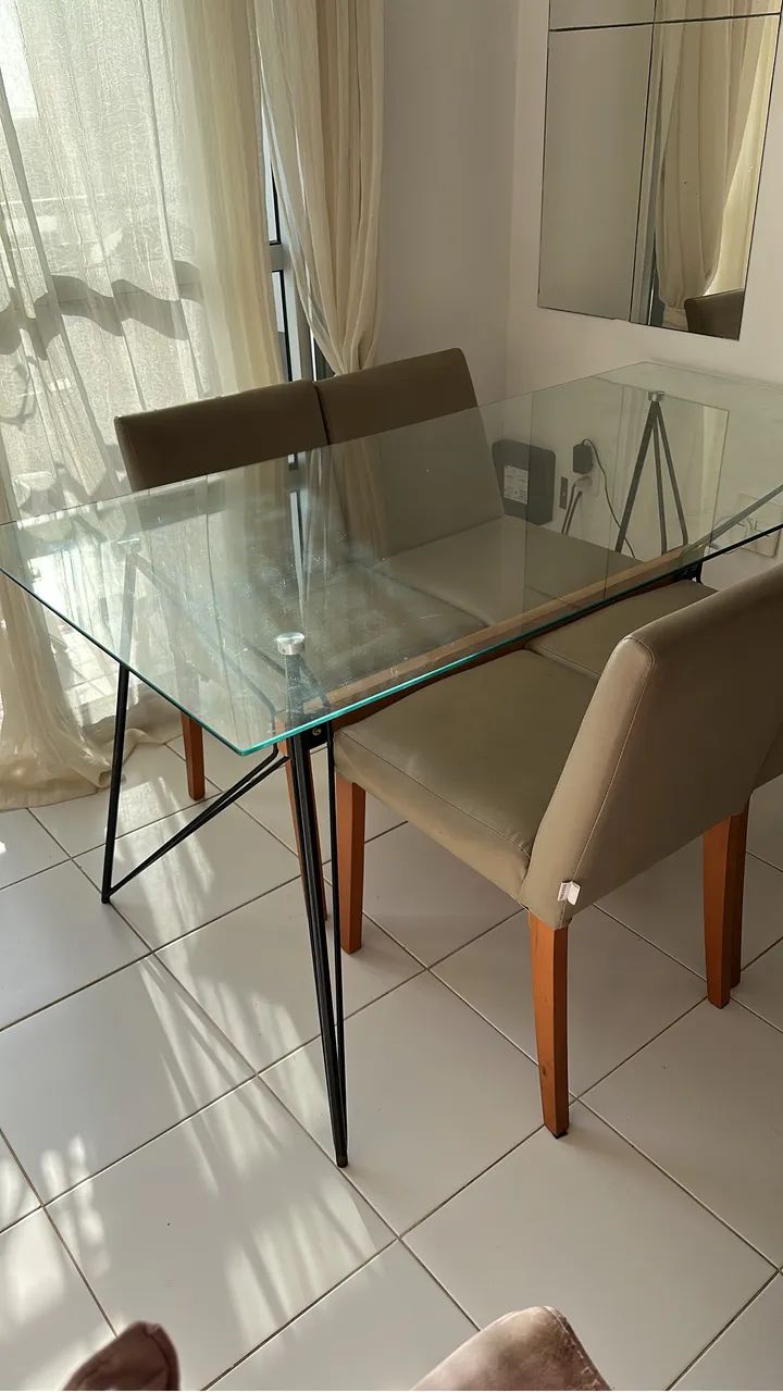 mesa e cadeiras TokStok 