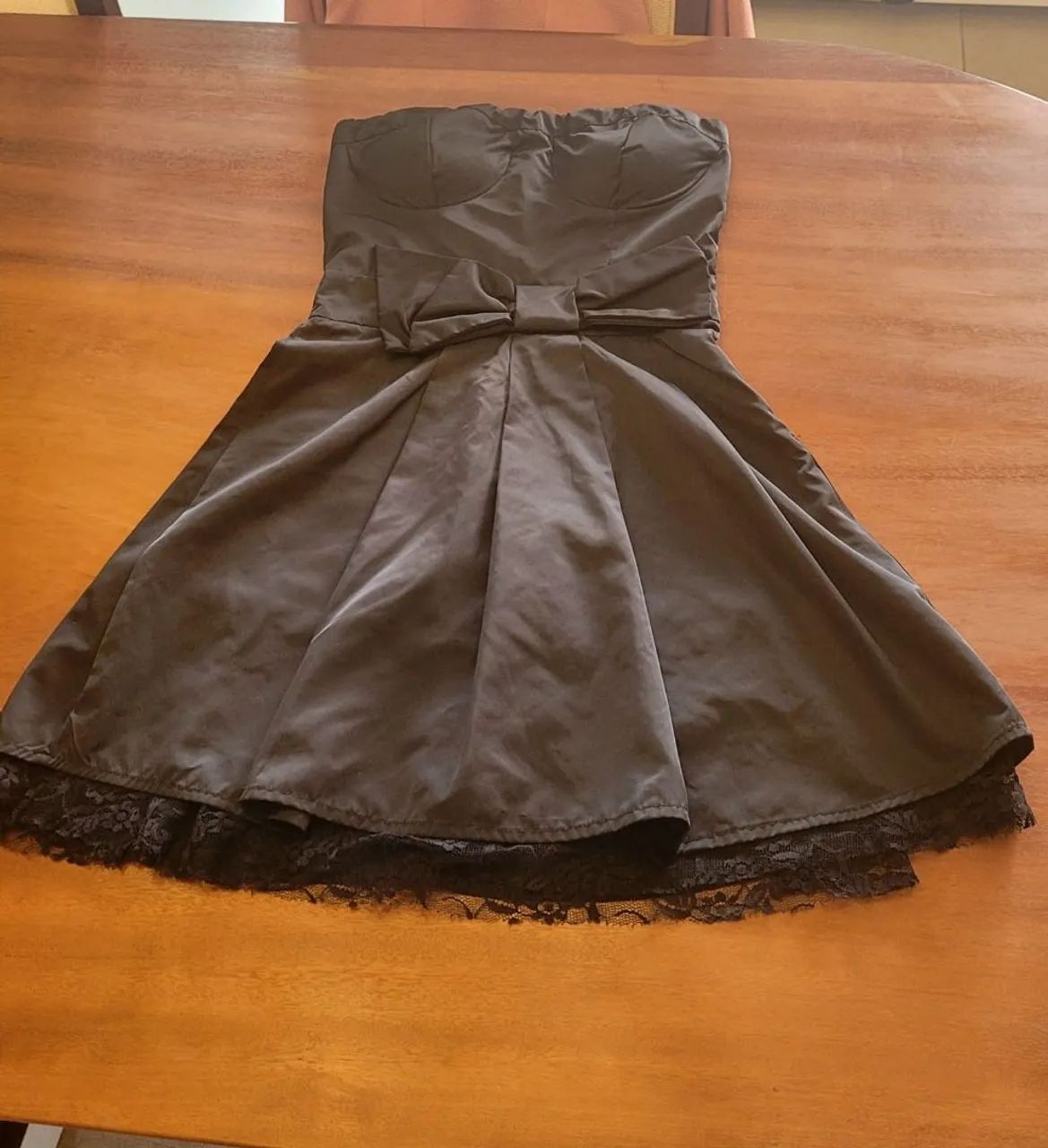 Vestido casual com renda e de tafetá