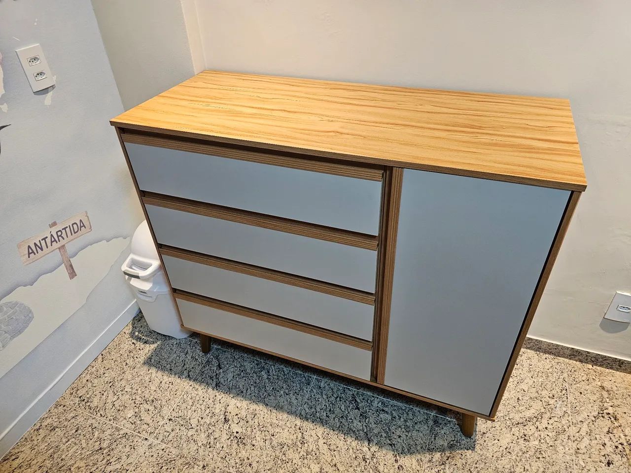 Cômoda com 1 porta e 4 Gavetas Amadeirado - Foto 5