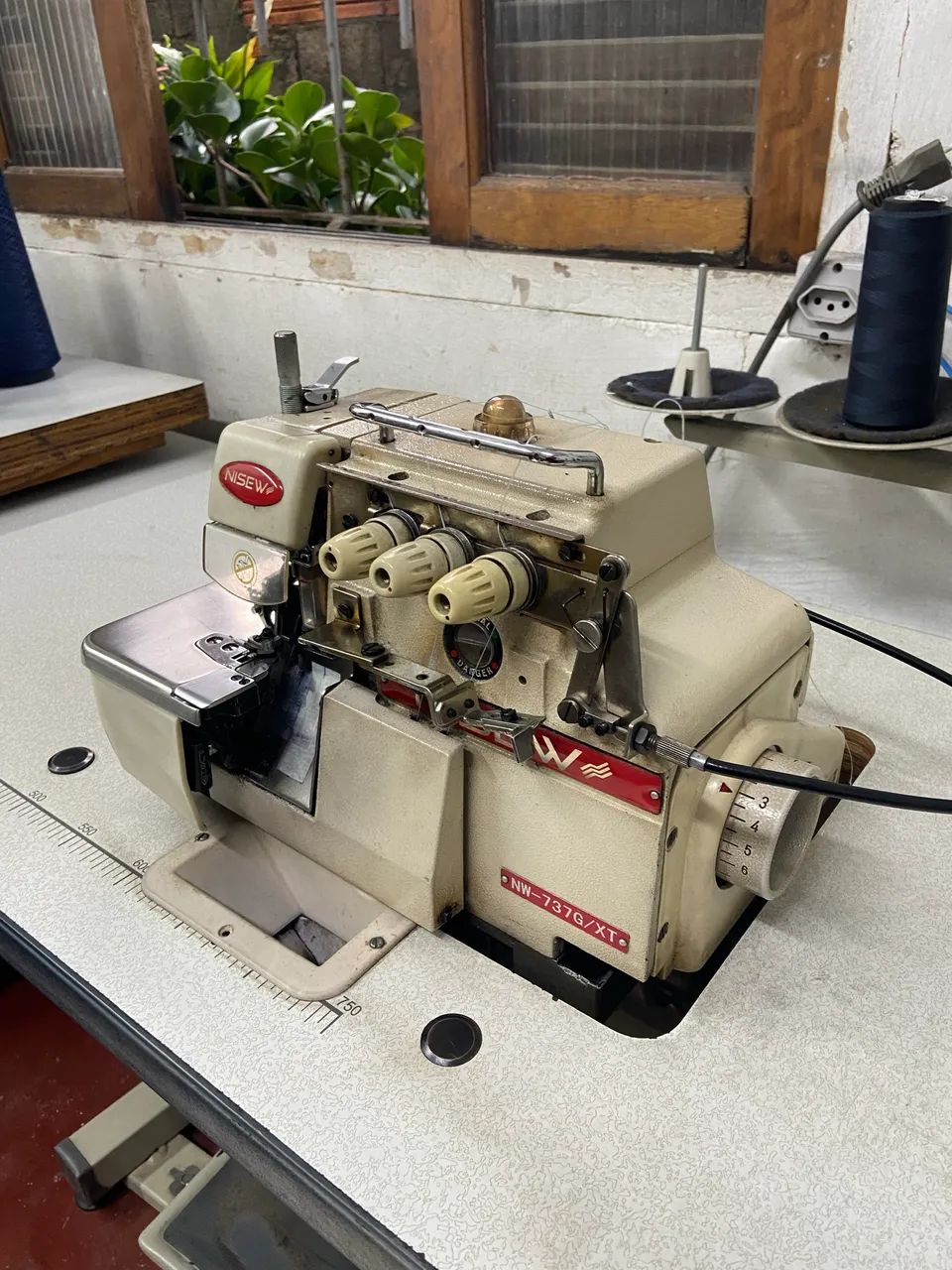 Máquina Overloque Nisew - NW 737G/XT