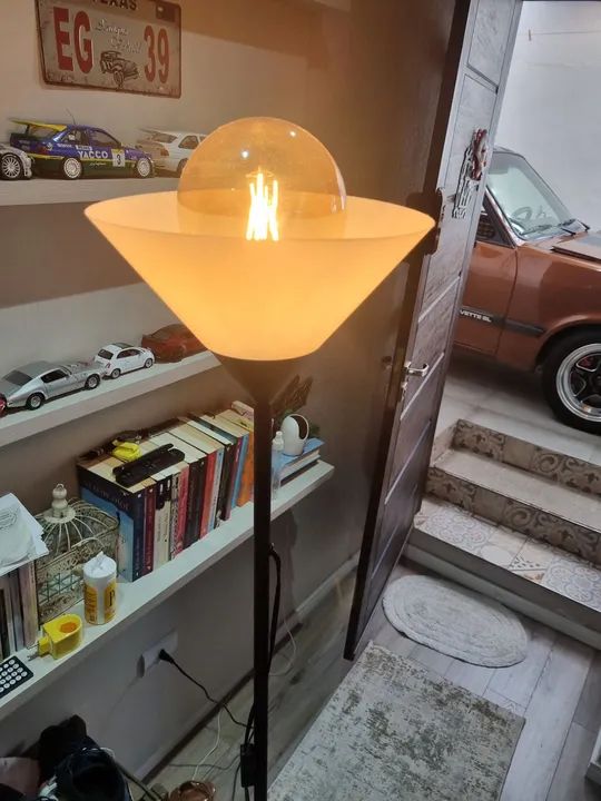 Luminária de chão com abajur em formato de cúpula - Foto 2