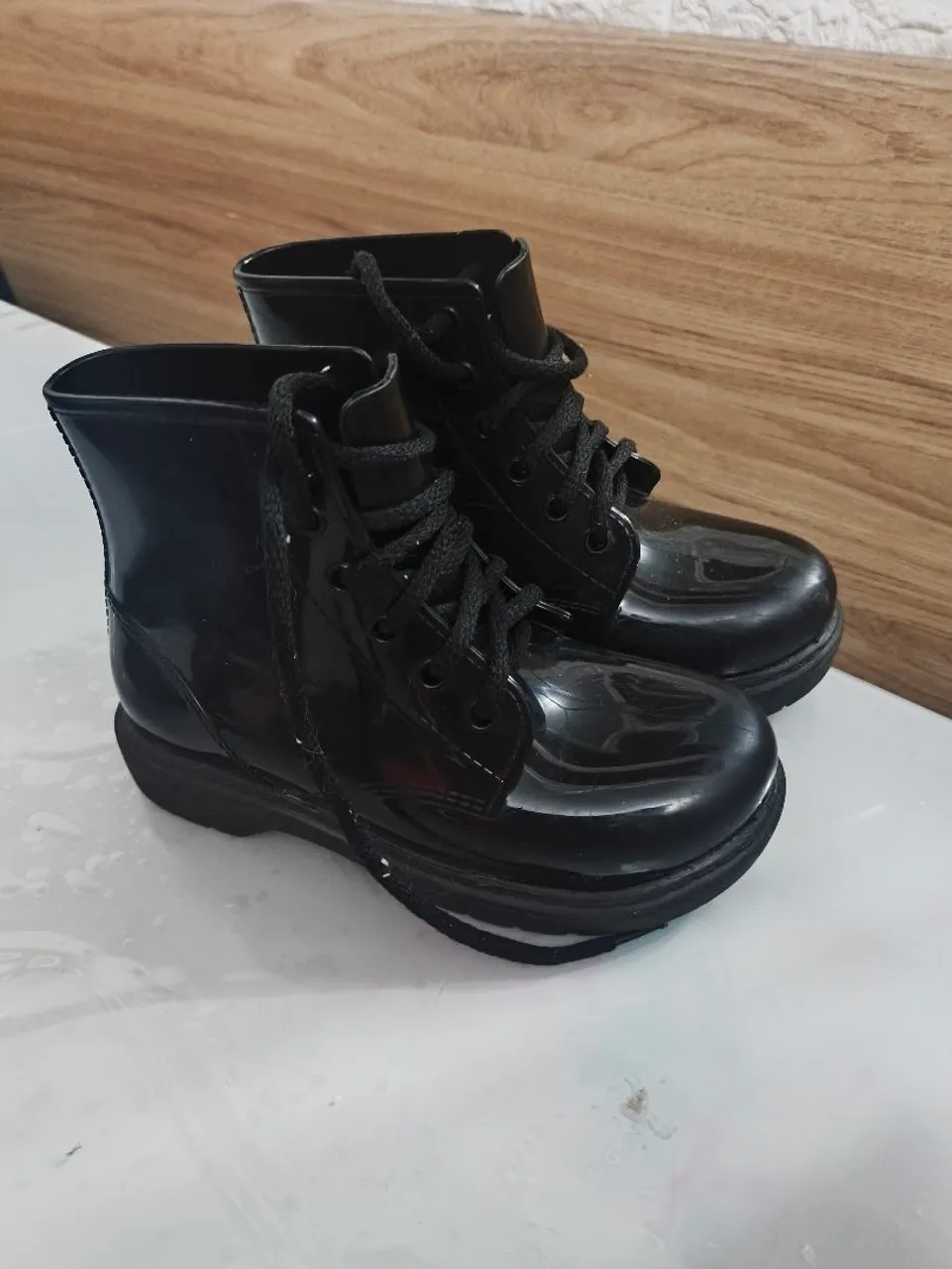 Bota preta infantil usada tam 27