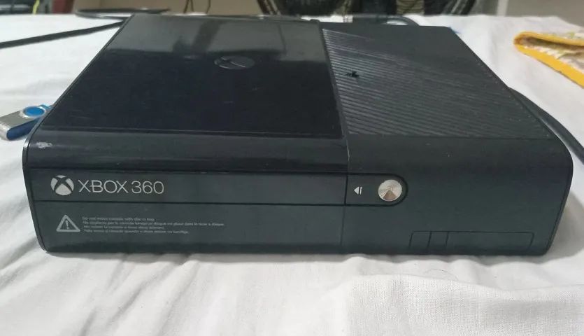 Xbox 360 Super Slim Bloqueado 1538 C/acessórios e Jogo Aleatório - Foto 2