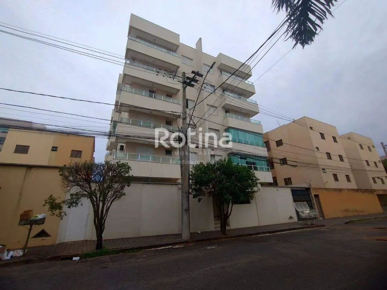 Apartamento para alugar, 3 quartos, Santa Mônica - Uberlândia/MG - Rotina Imobiliária