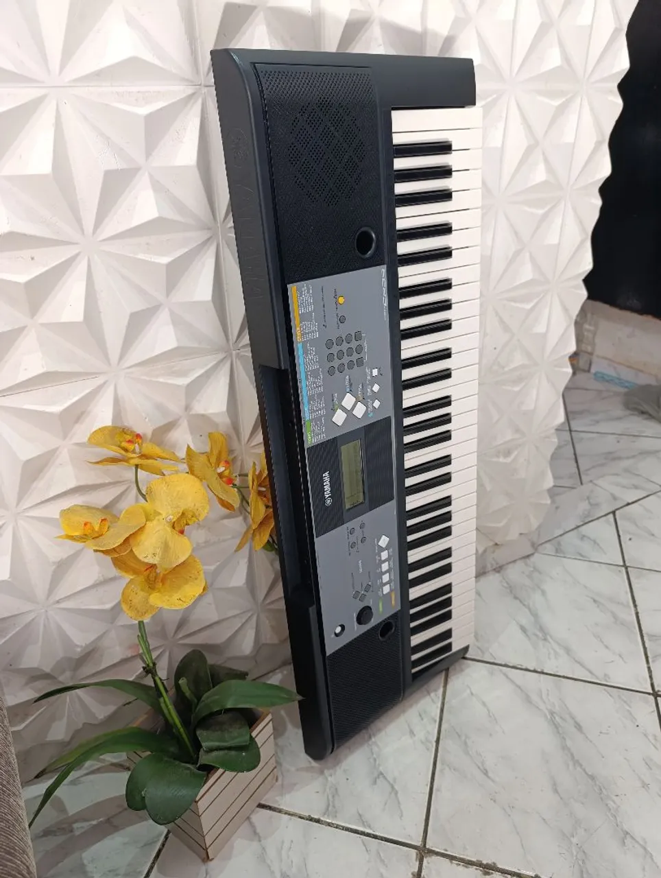 Teclado Yamaha PSR-E233 já lê playback MP3 WAV