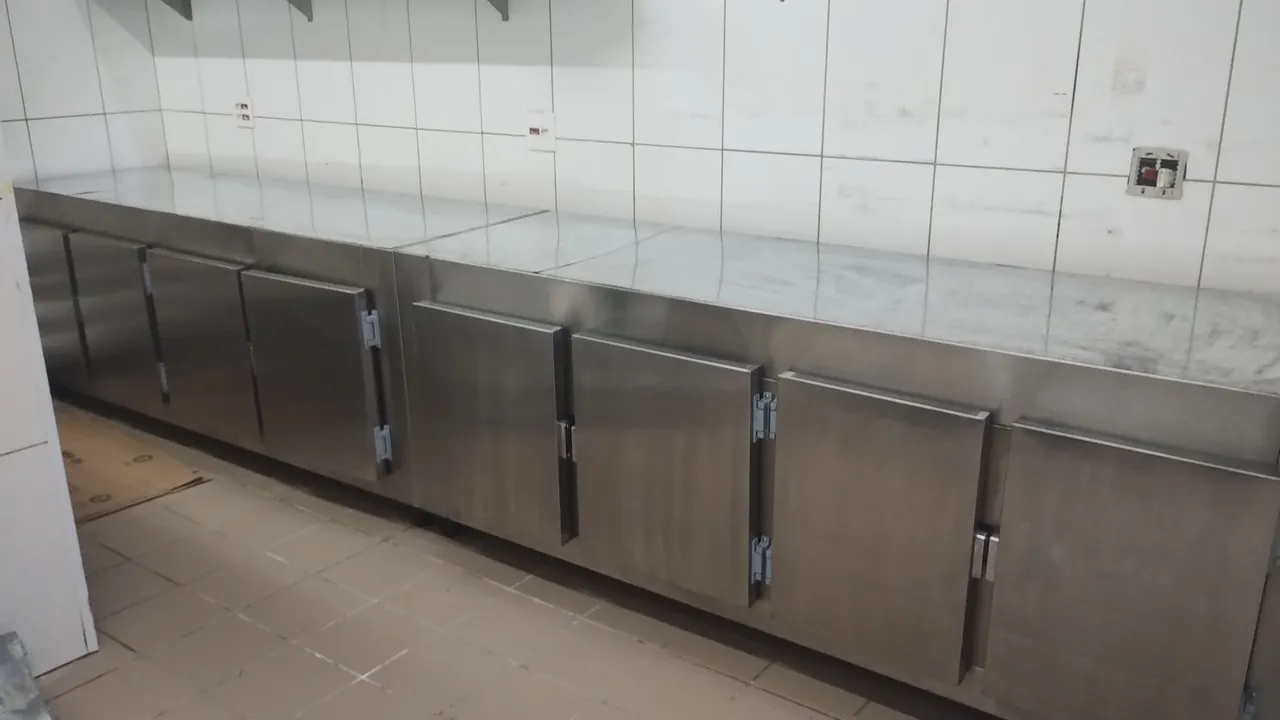 Balcão de encosto refrigerado para restauranteRestaurante