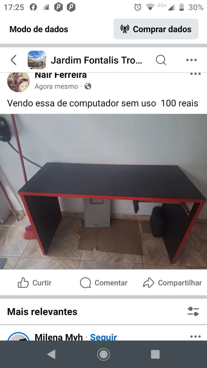 Mesa Gamer Preta com Detalhes Vermelhos