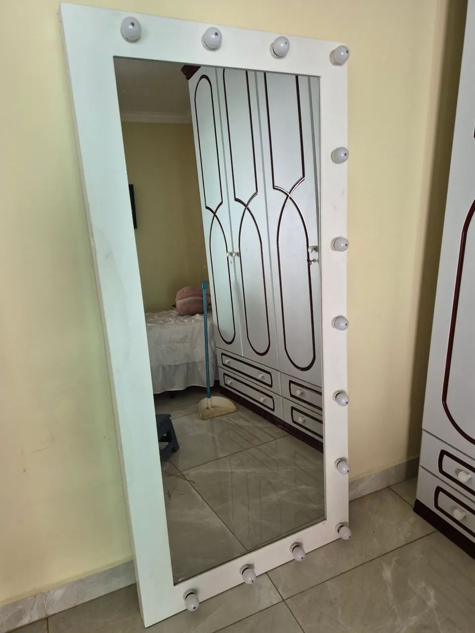 Espelho com lâmpadas, 170cm  x 80 cm