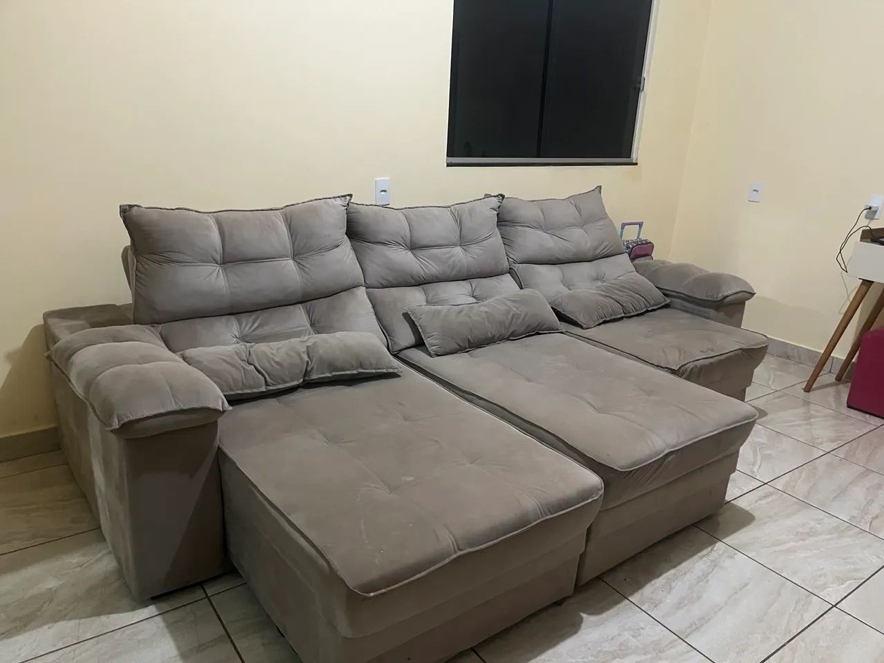 Sofá retrátil e reclinável