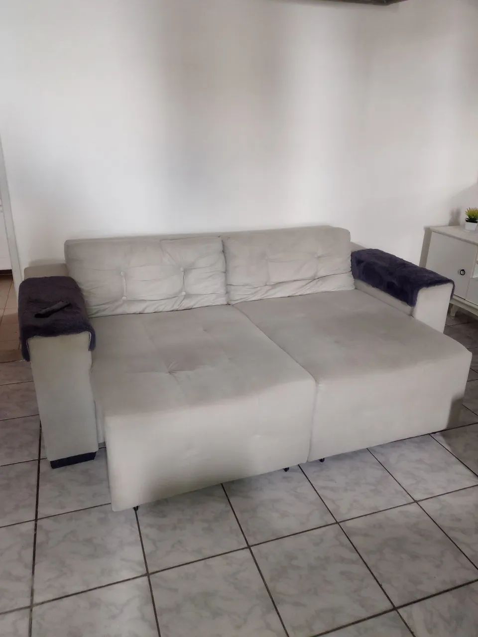 Sofá cama retrátil baixei o valor pra vender logo.