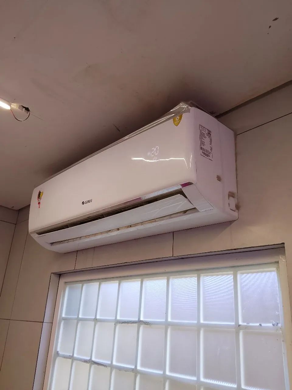 Manutenção e limpeza de ar condicionado 