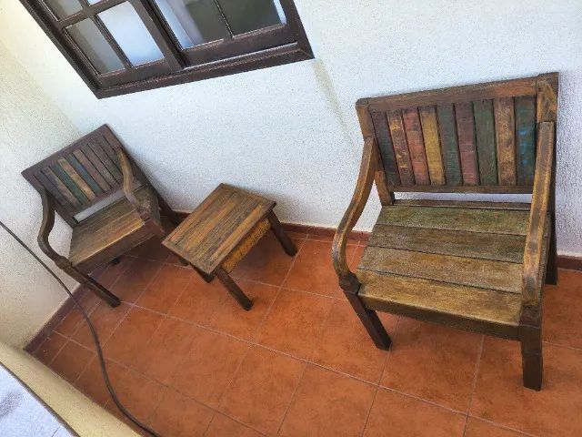 Conjunto de bancos e mesa de apoio de madeira - Foto 2