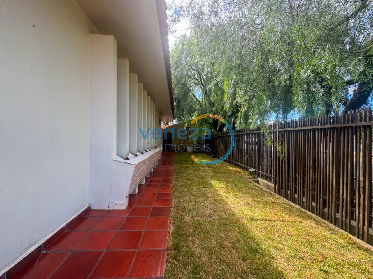 Casa comercial à venda no Centro de Rolândia, 4 salas - Foto 3