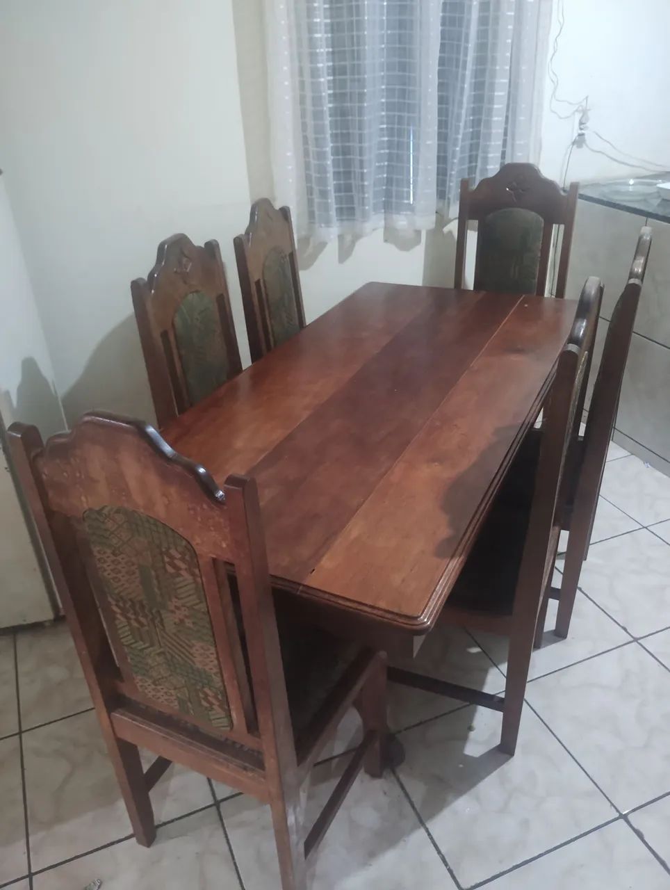 Vendo mesa com 6 cadeiras de madeira em anapolis - Foto 2