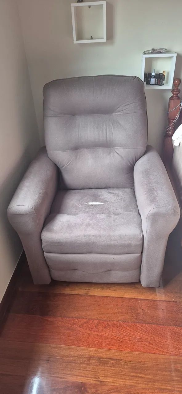 Vendo poltrona Reclinável com Apoio para os Pés - Foto 2
