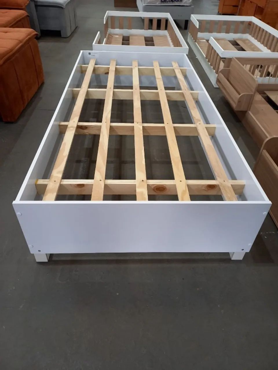 CAMA DE SOLTEIRO MÔNACO BRANCA - R$ 280