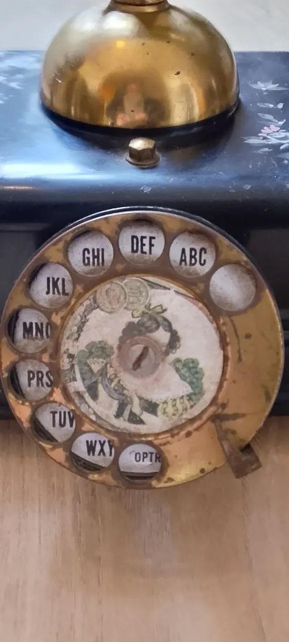 Telefone de disco antigo 