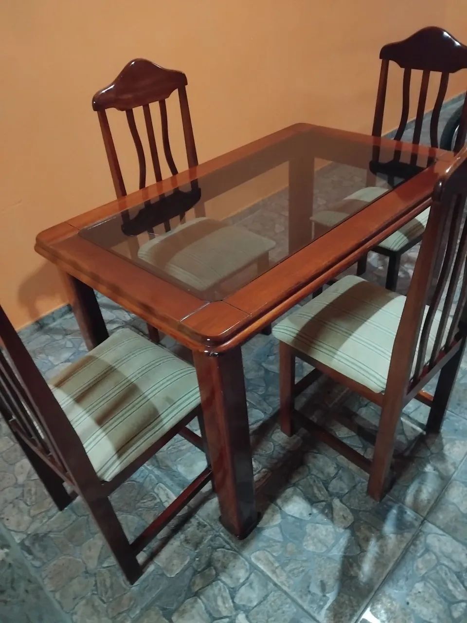 Mesa 4 cadeiras madeira maciça (Entrego) - Foto 5