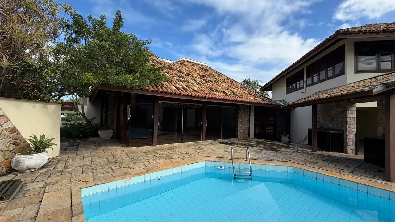 Casa ampla 05 quartos Cancela Preta Macaé-RJ
