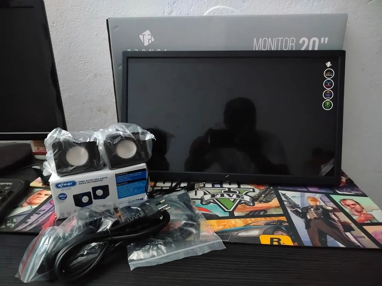 Monitor Led 20 polegadas novinho