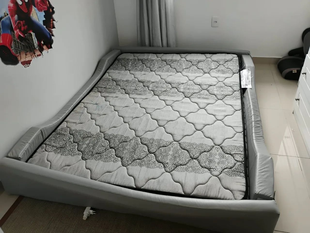 Cama casal montessoriana de esponja e couro 