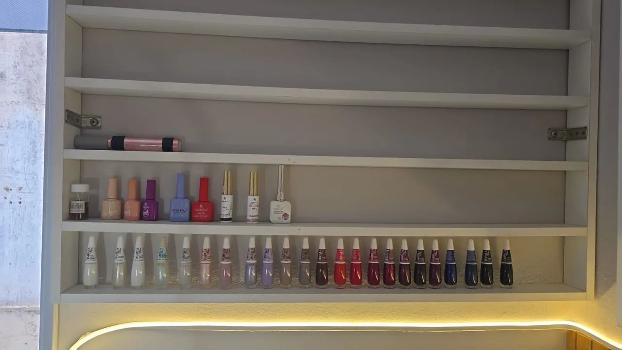 Expositor de esmalte / carrinhos 