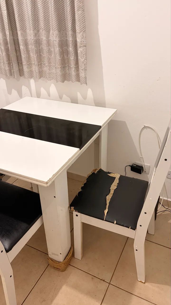 Mesa com 3 cadeiras  - Foto 2