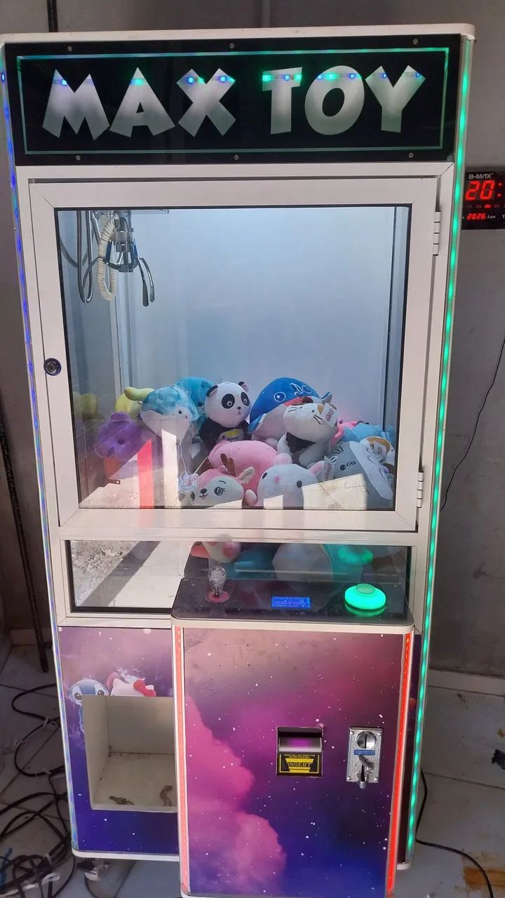 Máquina de pelúcias - Foto 2