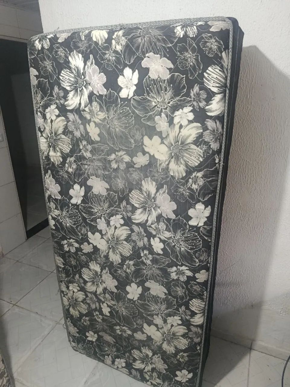 CAMA BOX DE SOLTEIRO EM PERFEITO ESTADO E EM CONDIÇÕES DE USO - Foto 2