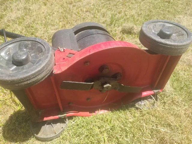 Cortador de grama Elétrico Garthen 1.100 W GM-1100 (127v) - Foto 4